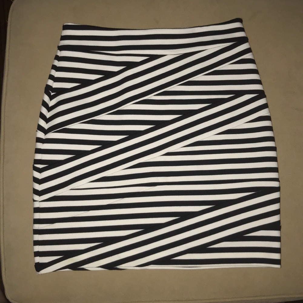 Express skirt. Size 4.
